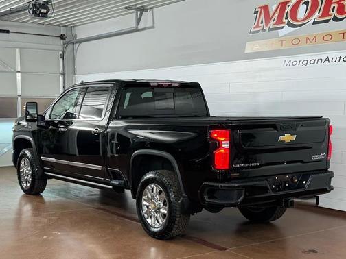 Black 2024 Chevrolet Silverado 2500 High Country