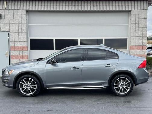 2016 Volvo S60 Cross Country T5 Platinum