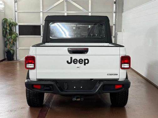 Bright White Clearcoat 2021 Jeep Gladiator Sport