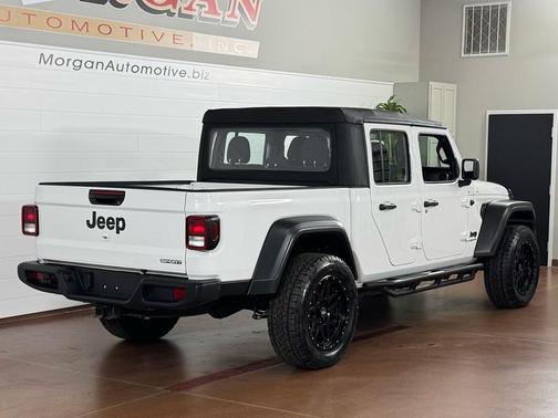 2021 Jeep Gladiator Sport