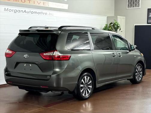 2018 Toyota Sienna LE