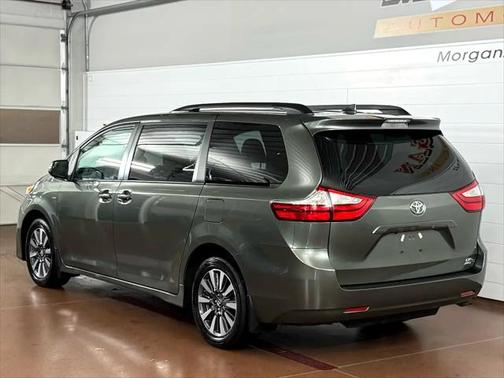 2018 Toyota Sienna LE