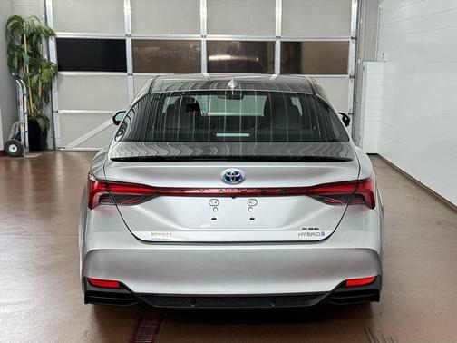 2021 Toyota Avalon Hybrid XSE