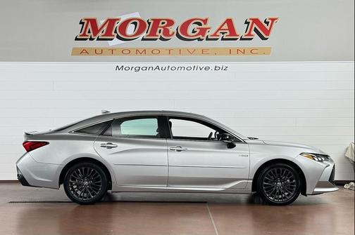 2021 Toyota Avalon Hybrid XSE