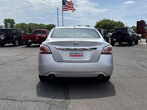 Brilliant Silver 2015 Nissan Altima 2.5 SV