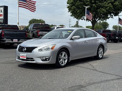 Brilliant Silver 2015 Nissan Altima 2.5 SV