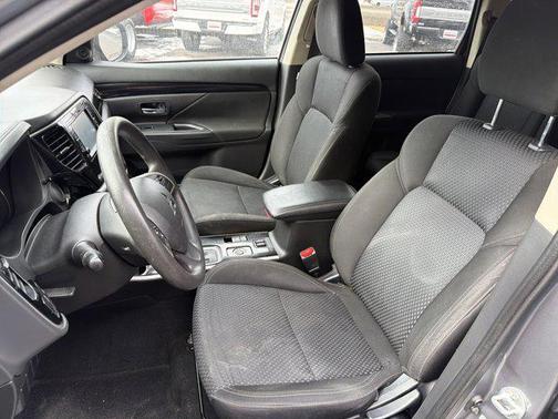 2020 Mitsubishi Outlander SE