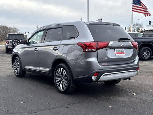 2020 Mitsubishi Outlander SE
