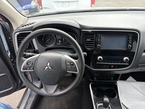 2020 Mitsubishi Outlander SE