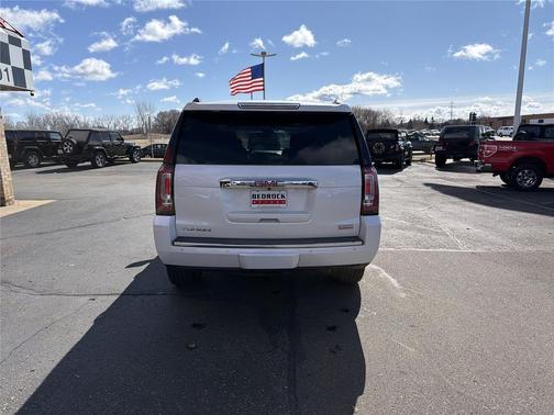 White Frost Tricoat 2019 GMC Yukon Denali