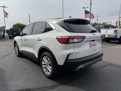 Star White Metallic Tri-Coat 2020 Ford Escape SE