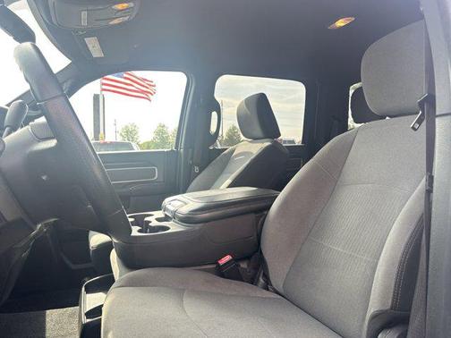 2022 RAM 3500 Big Horn Crew Cab 4x4 8' Box
