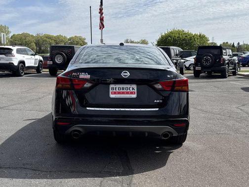 Super Black 2019 Nissan Altima 2.5 SR