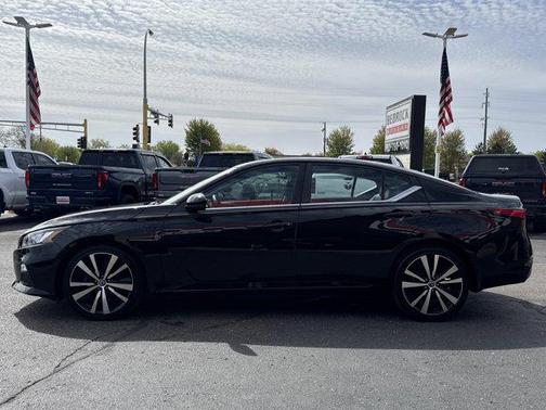 Super Black 2019 Nissan Altima 2.5 SR