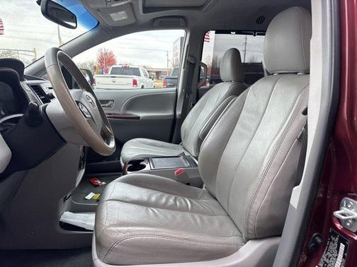 2014 Toyota Sienna XLE