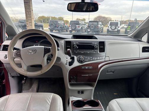 2014 Toyota Sienna XLE