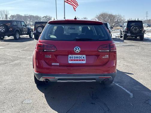 2017 Volkswagen Golf Alltrack TSI S