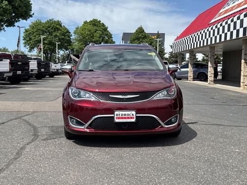 Velvet Red Pearlcoat 2017 Chrysler Pacifica Limited