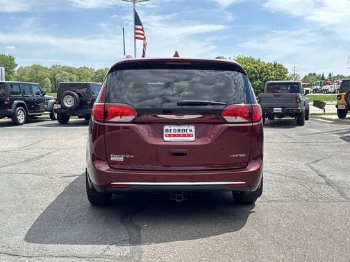 Velvet Red Pearlcoat 2017 Chrysler Pacifica Limited