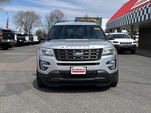 Ingot Silver Metallic 2017 Ford Explorer XLT
