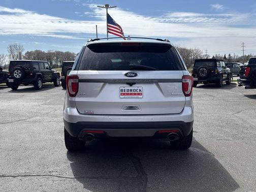 Ingot Silver Metallic 2017 Ford Explorer XLT