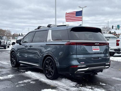 2023 Kia Carnival SX