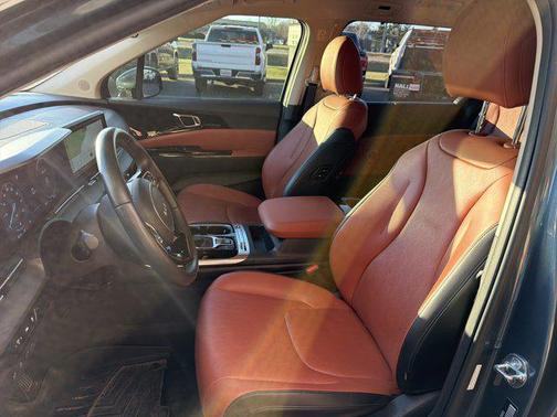 2023 Kia Carnival SX