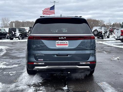 2023 Kia Carnival SX