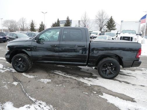 2017 RAM 1500 Night Crew Cab 4x4 5'7' Box