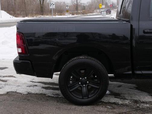 2017 RAM 1500 Night Crew Cab 4x4 5'7' Box