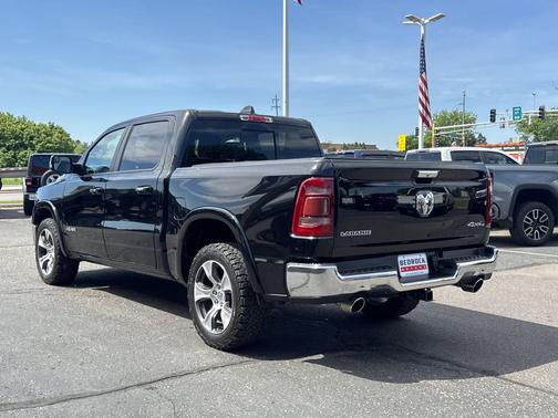 Diamond Black Crystal Pearlcoat 2019 RAM 1500 Laramie