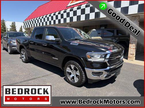 Diamond Black Crystal Pearlcoat 2019 RAM 1500 Laramie