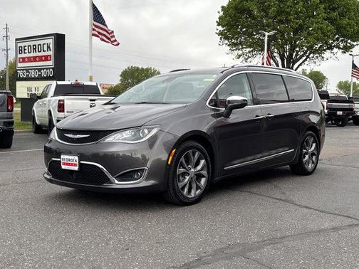 Granite Crystal Metallic Clearcoat 2018 Chrysler Pacifica Limited