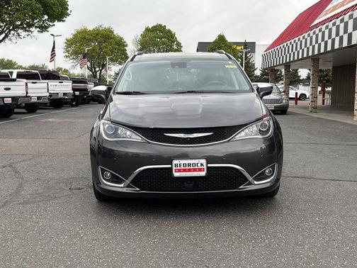 Granite Crystal Metallic Clearcoat 2018 Chrysler Pacifica Limited