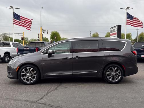 Granite Crystal Metallic Clearcoat 2018 Chrysler Pacifica Limited