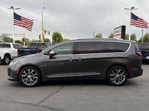 Granite Crystal Metallic Clearcoat 2018 Chrysler Pacifica Limited