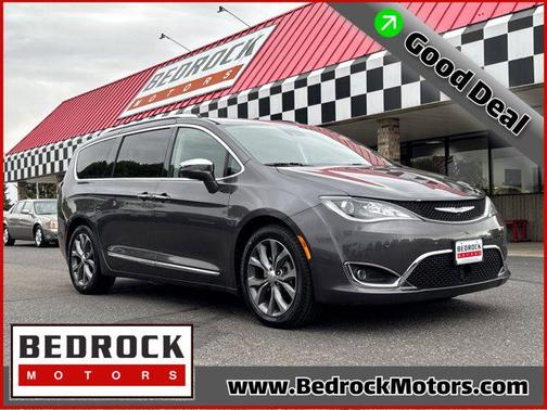 Granite Crystal Metallic Clearcoat 2018 Chrysler Pacifica Limited