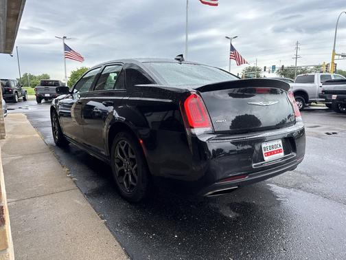 Gloss Black 2018 Chrysler 300 S