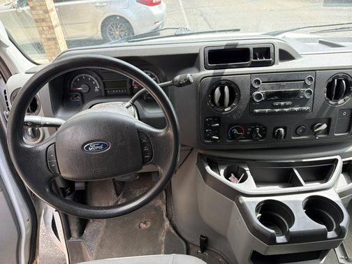Oxford White 2013 Ford E350 Super Duty XLT
