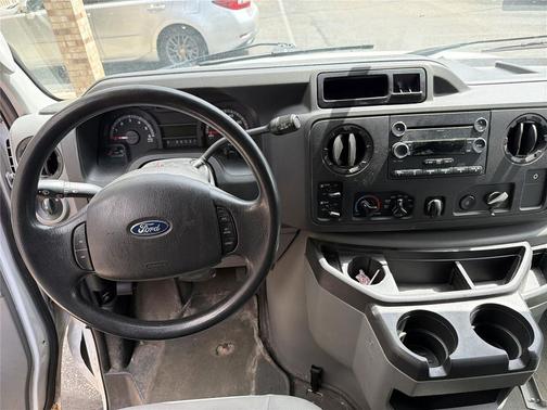 Oxford White 2013 Ford E350 Super Duty XLT
