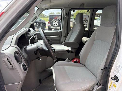 Oxford White 2013 Ford E350 Super Duty XLT