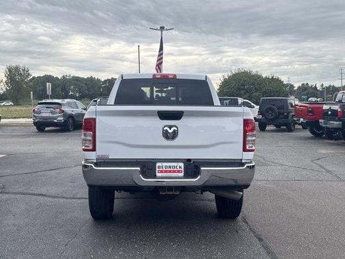 2022 RAM 2500 Tradesman Crew Cab 4x4 6'4' Box