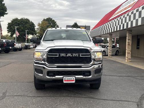 2022 RAM 2500 Tradesman Crew Cab 4x4 6'4' Box