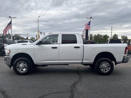 2022 RAM 2500 Tradesman Crew Cab 4x4 6'4' Box