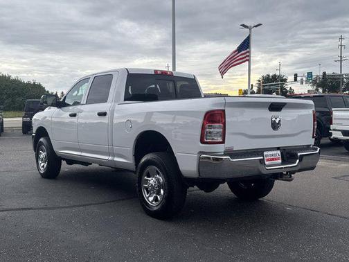 2022 RAM 2500 Tradesman Crew Cab 4x4 6'4' Box