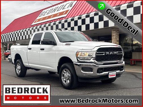 2022 RAM 2500 Tradesman Crew Cab 4x4 6'4' Box