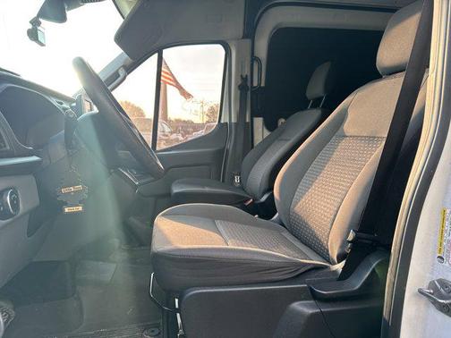 2022 Ford Transit-250 Base