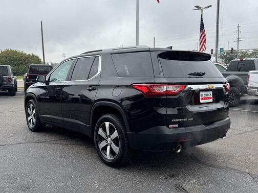 Mosaic Black Metallic 2018 Chevrolet Traverse LT