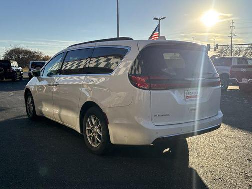 2022 Chrysler Pacifica Touring