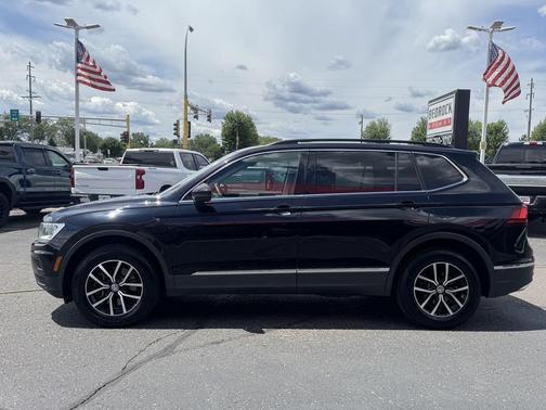 Deep Black Pearl 2021 Volkswagen Tiguan 2.0T SE 4MOTION